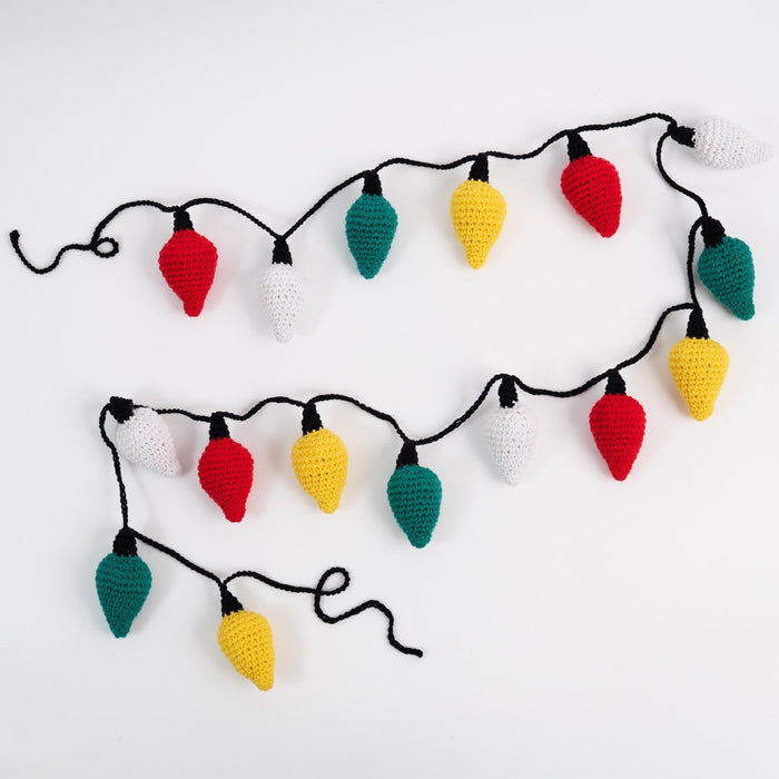 Merry & Bright Christmas Lights Garland Crochet Kit - Wool Couture