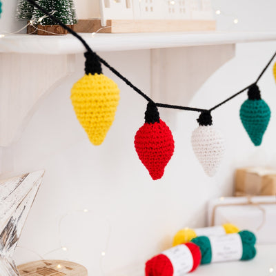 Merry & Bright Christmas Lights Garland Crochet Kit - Wool Couture