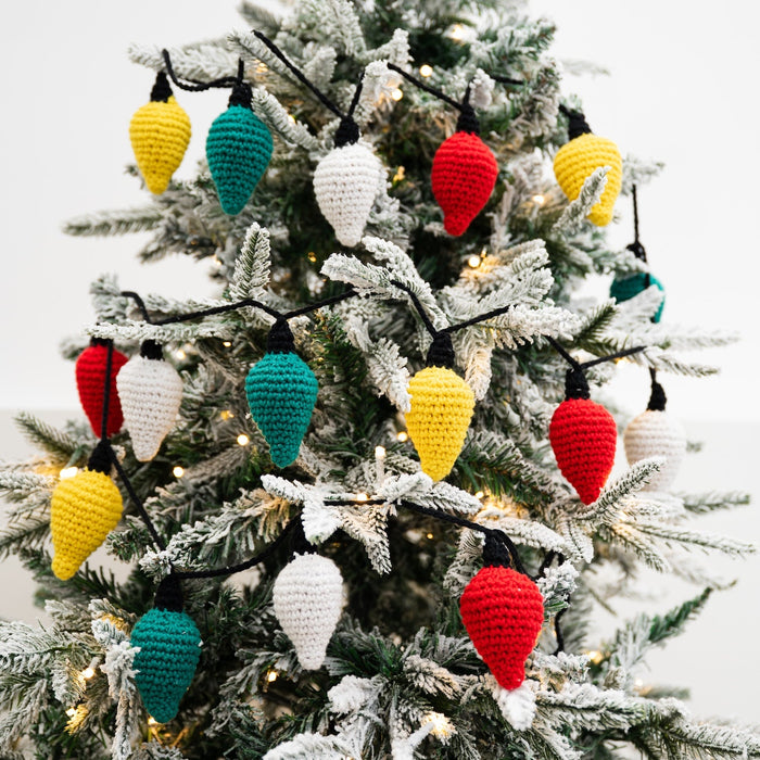 Merry & Bright Christmas Lights Garland Crochet Kit - Wool Couture