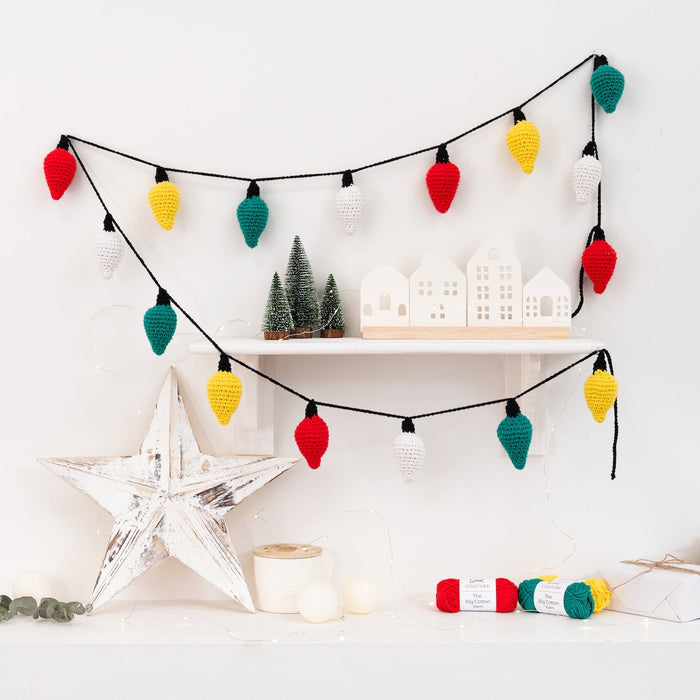 Merry & Bright Christmas Lights Garland Crochet Kit - Wool Couture