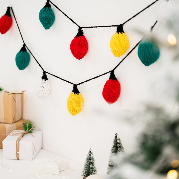 Merry & Bright Christmas Lights Garland Knitting Kit - Wool Couture