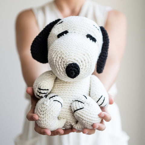Peanuts: Snoopy Amigurumi Crochet Kit - Wool Couture