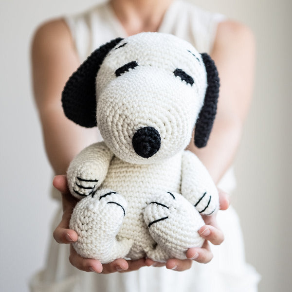 Peanuts: Snoopy Amigurumi Crochet Kit - Wool Couture