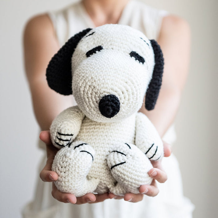 Peanuts: Snoopy Amigurumi Crochet Kit - Wool Couture