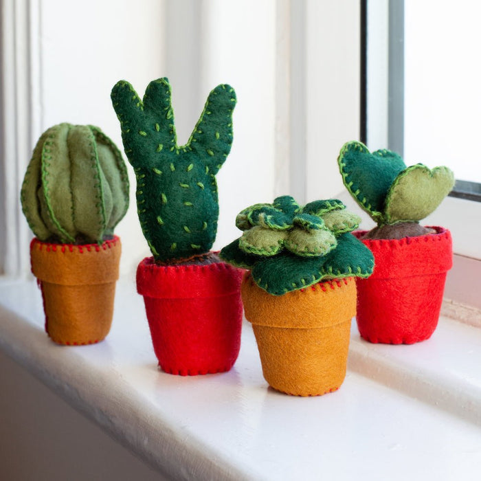 Cactus Felt Craft Pin Cushion Kit – Evanston Stitchworks